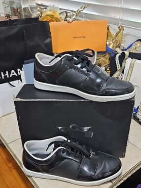 Creative Recreation Men's Black Leather Low-Top Sneakers with White Sole VGUC